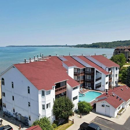 Beachside 216 With Pool Hot Tub And Private Deck Overlooking East Bay Траверс-Сіті Екстер'єр фото