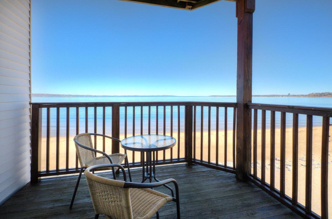 Beachside 216 With Pool Hot Tub And Private Deck Overlooking East Bay Траверс-Сіті Екстер'єр фото
